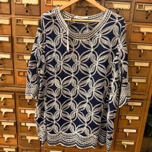Solitaire 1X Navy and Cream Embroidered 3/4 Sleeved Top NWT